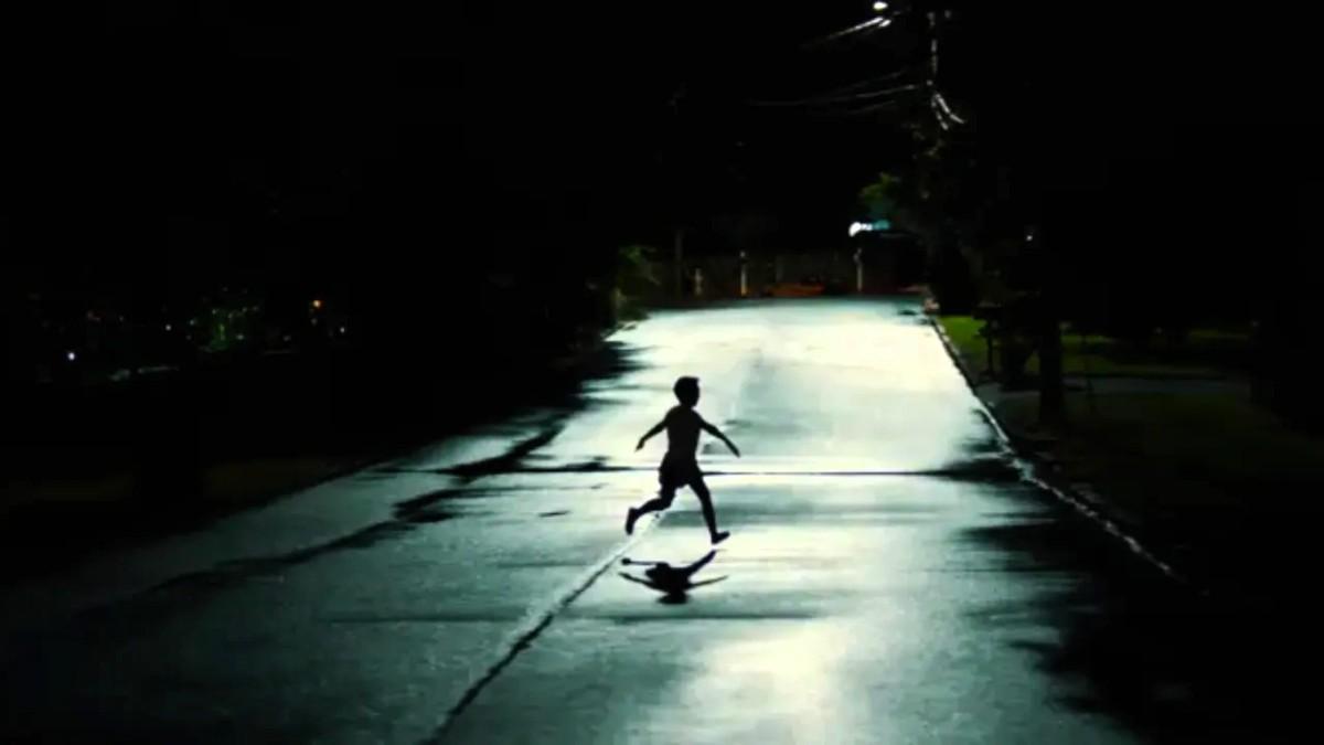 WEAPONS (2025) - CINE AL AIRE LIBRE